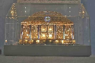 Der Schrein von Hildegard von Bingen in der Pfarrkirche von Eibingen