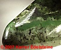 Grner-Granat,Edelstein,Heilstein,Mineral,Wirkung,Anwendung,Bedeutung,Heilwirkung,Sternzeichen,Wasser,Essenz,aufladen,laden,entladen