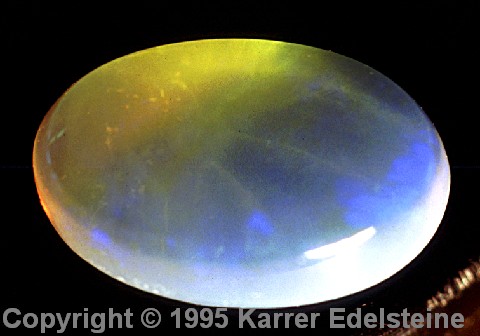 Opal als Cabochon gearbeitet