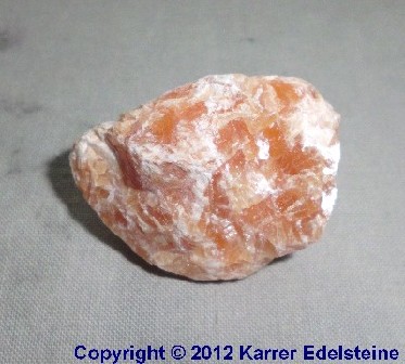 Orangencalcit Rohmineral