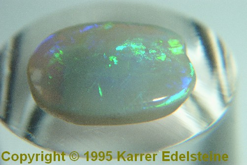 Opal als oval gearbeitet