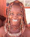Himba Frau mit Spiegeleisen Farben geschmckt